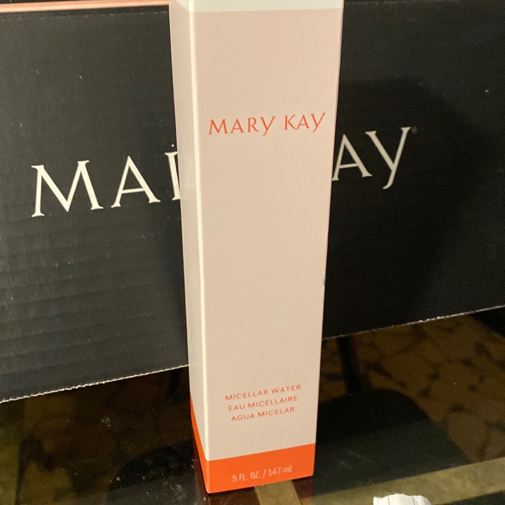 Mary Kay Micellar Watet . 5 fl oz